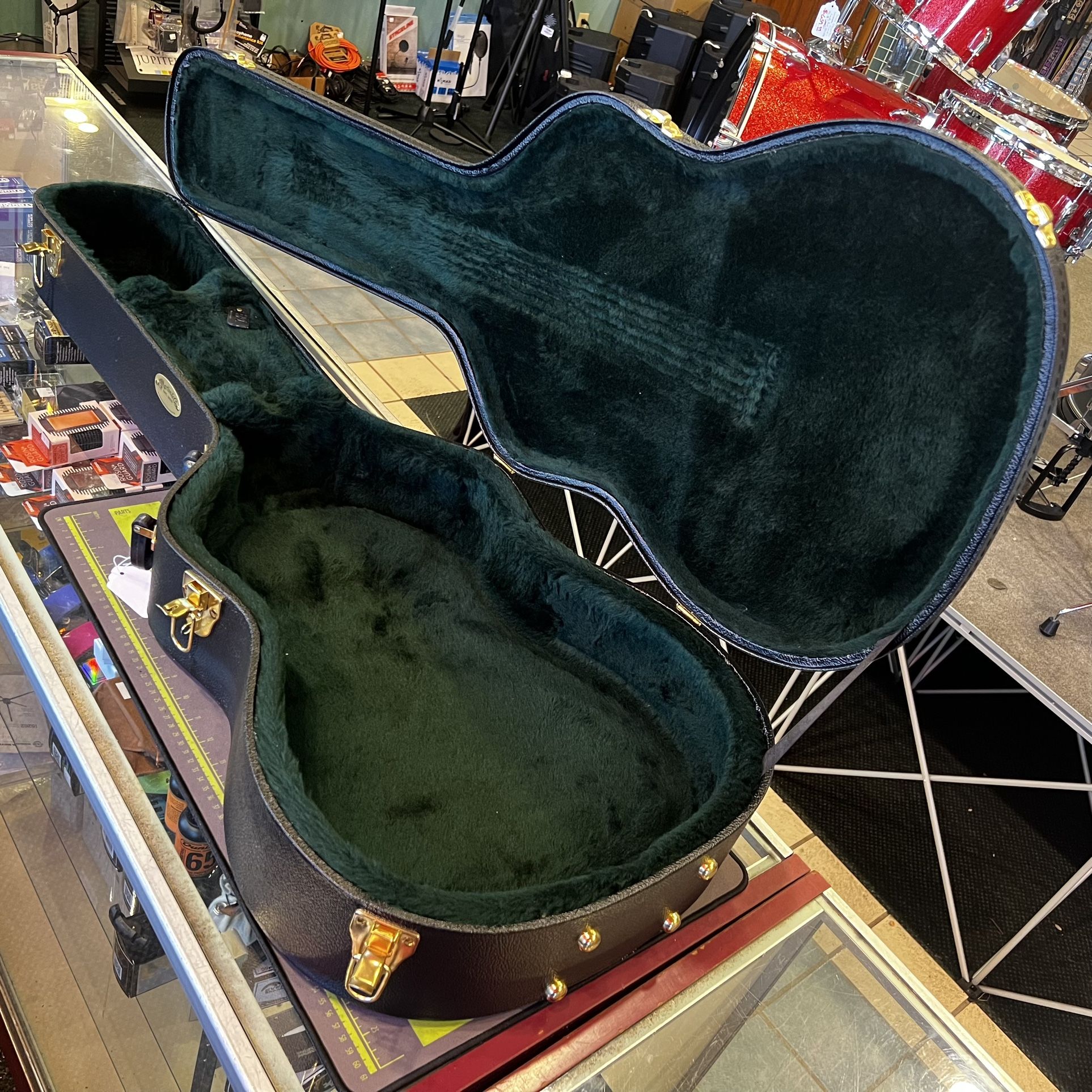 Martin 300 Series GPCPA5K Concert Hardshell Guitar Case