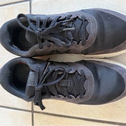 Women’s New Balance Black Mesh Running Shoes Size 9