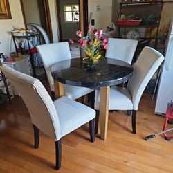 Mármol Table And 4 Chairs