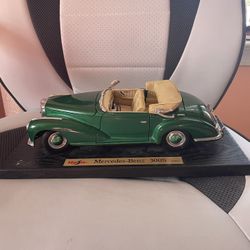 Maista Mercedes-Benz 300 S (1955) Scale 1:18 Collectible Car 