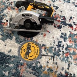 DEWALT FLEXVOLT  20V MAX* DCS573B Circular Saw, 7-1/4-Inch, Cordless, Brand New  