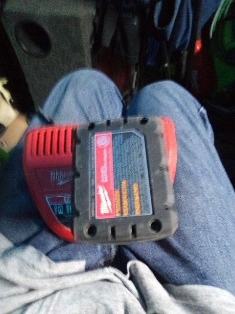 Milwaukee M12 Red Lithium Xc 4.0 Battery And Charger