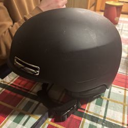 LOW PRICE MOVING- $250 + TAX SMITH BLACK SNOWBOARD HELMET 