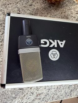 Vintage AKG C214 Large-Diaphragm Condenser Microphone with Carrying Case