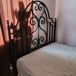 Metal bed frame