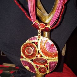 Stylish Red Pendant Necklace 