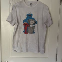 Kaws Sesame Street Uniqlo shirt sz Medium