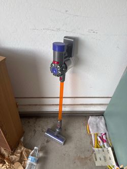Kids Dyson cordless vacuum toy