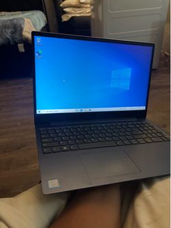 Laptop Lenovo de  oficina.
