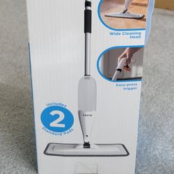 iHome Spray Mop With 2 Microfiber Pads