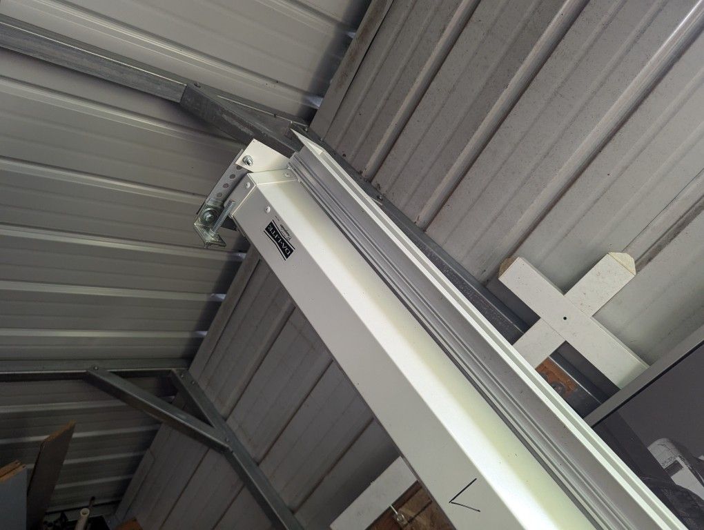 Da-lite Projector Screen
