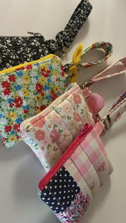 Quilted wristlet