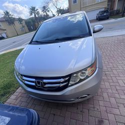 Honda Odissey Touring Silver 2014, One Owner  182,00
