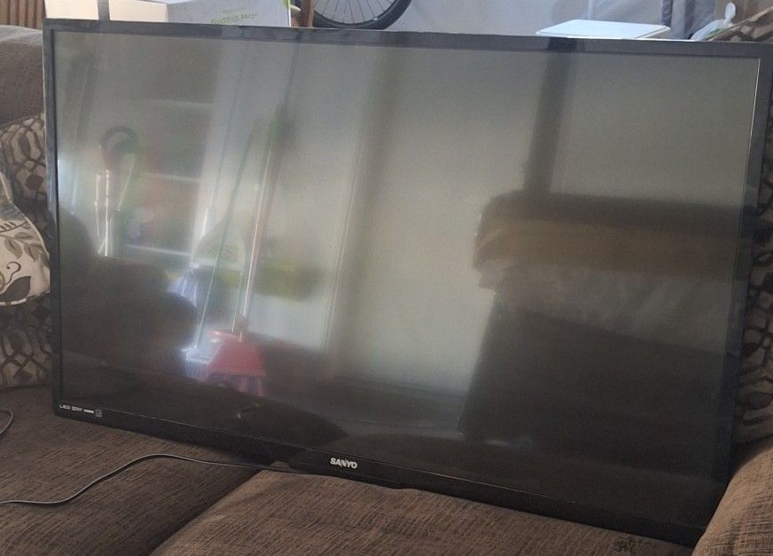 44" Sanyo Smart TV with Mount