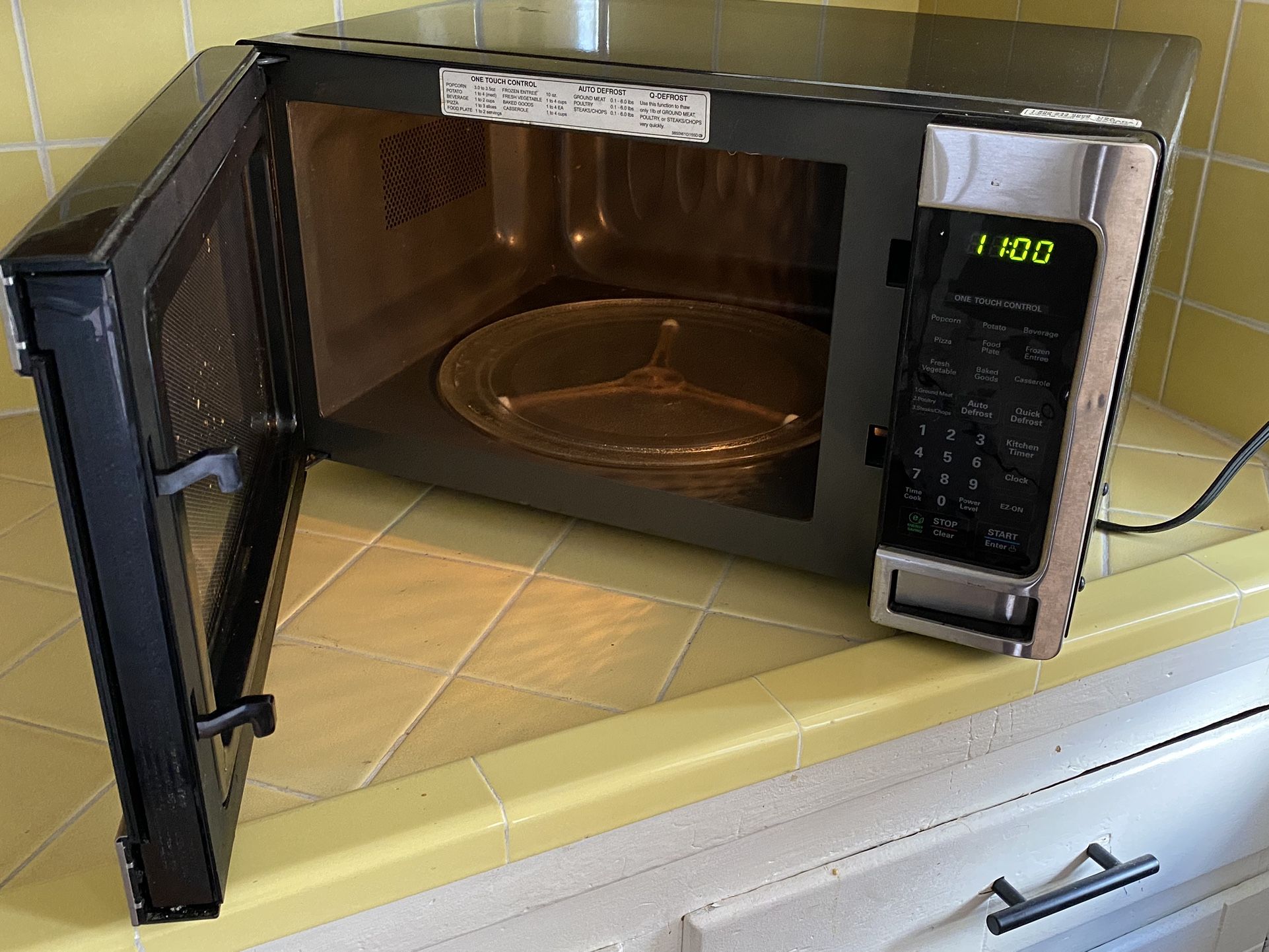 LG Easy Clean Microwave Oven for Sale in San Diego, CA OfferUp