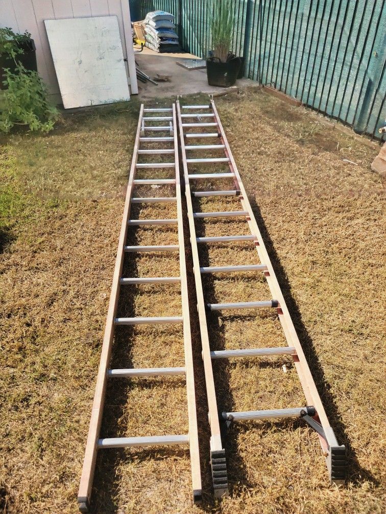 Fiberglass Extension Ladder 28ft 
