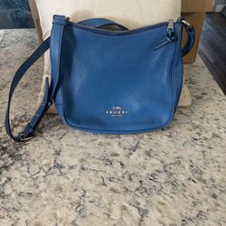 Coach pebbled leather crossbody / shoulder bag