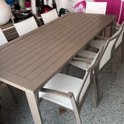 Front gate Outdoor Table & Chairs