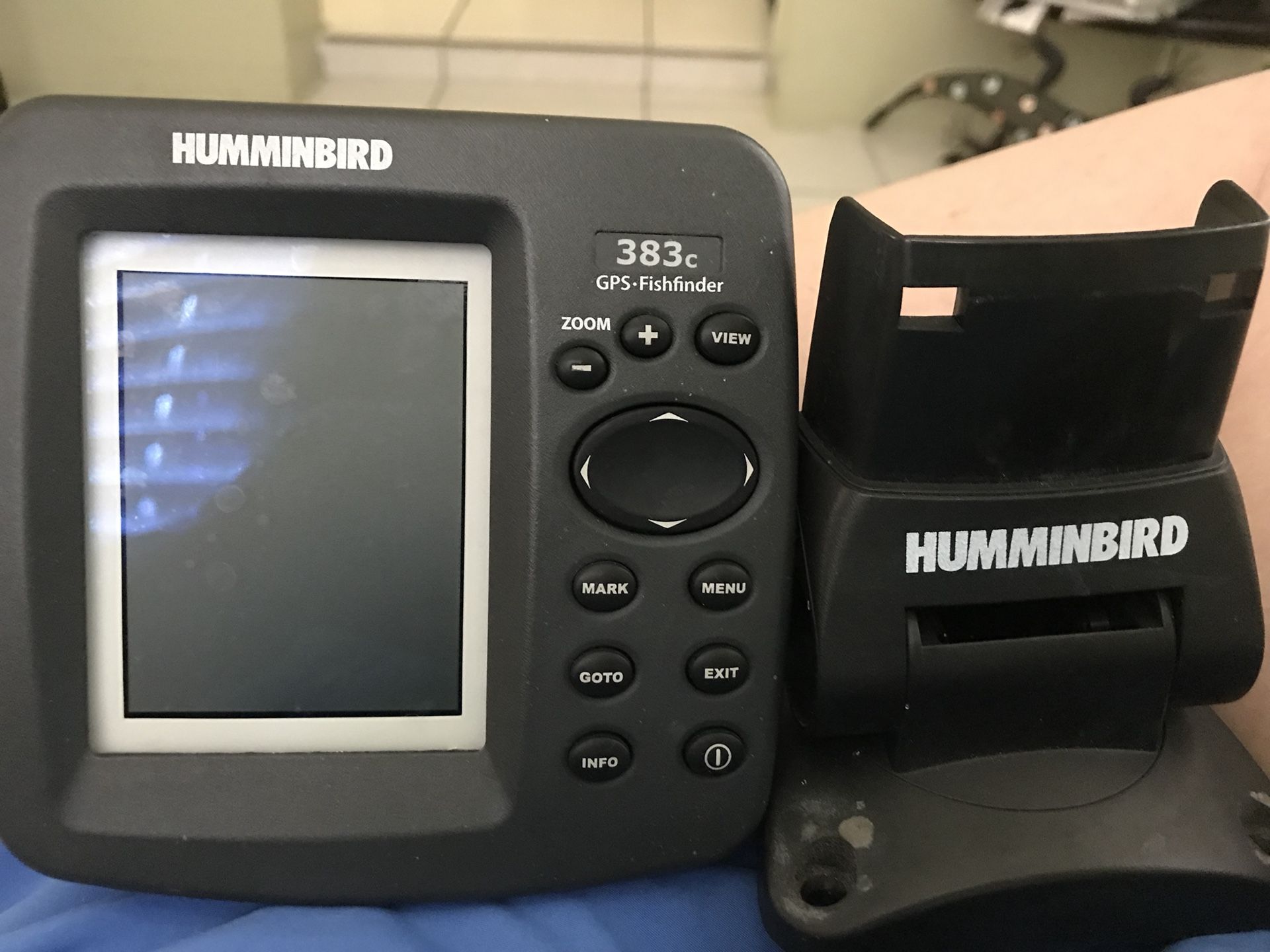 HUMMINBIRD 383c GPS+FISHFINDER With Transducer for Sale in Miami, FL
