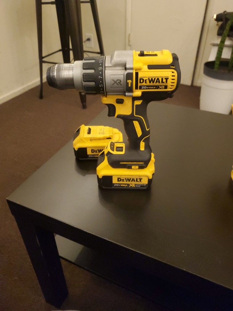 Dewalt DCD 996 3 Speed Hammer Drill W 2 Large Batteries