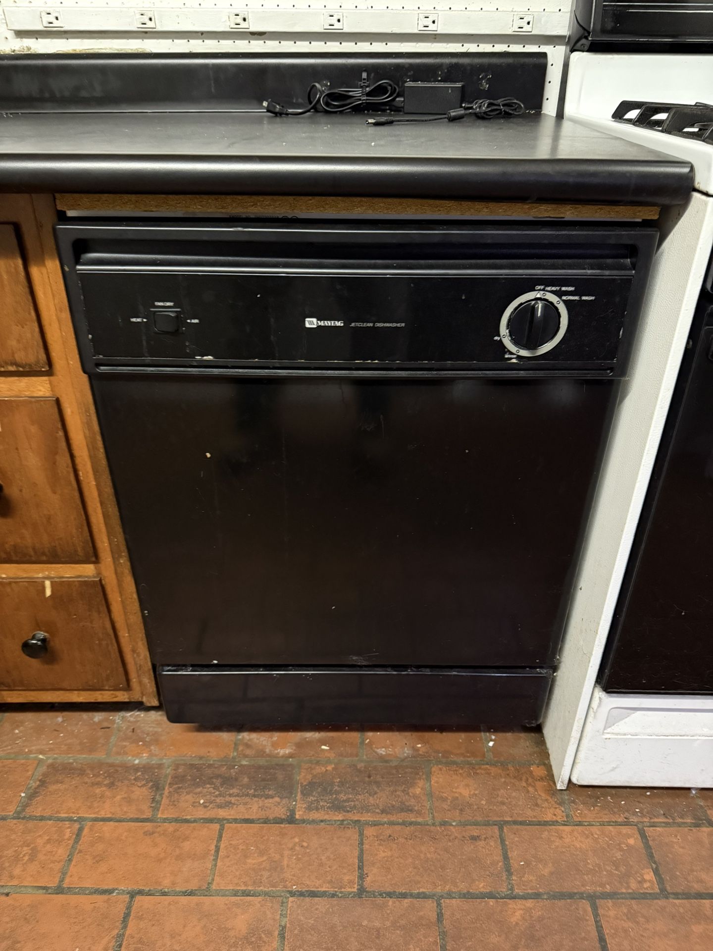 24” dishwasher (black)