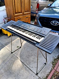 Yamaha PSR - 2500 Vintage Keyboard Portable Electric Piano With Plug Charger Good Condition