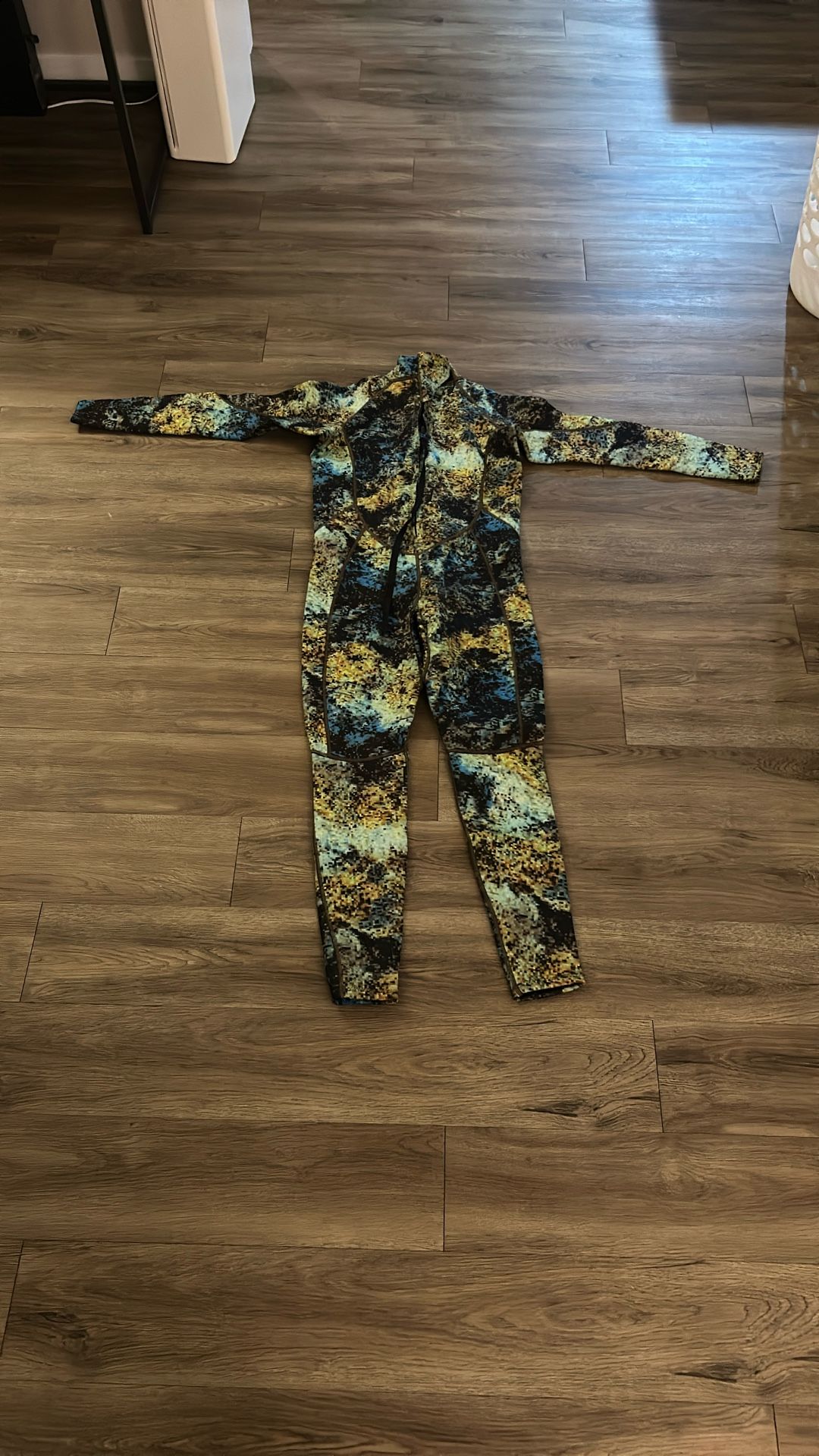 Men’s medium Wetsuit