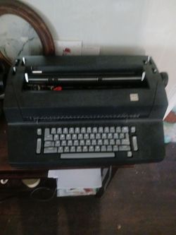 IBM Selectric 2 Typewriter  parts only might work read description
