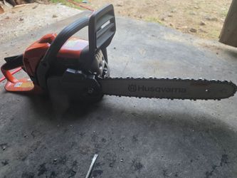 Husky chainsaw 435 runs great new chain. Tune up and she flys!!