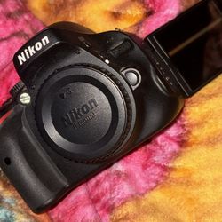 Nikon Camera / Works Perfect Comes With Lens Cap
