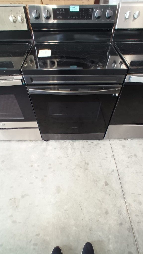 Ssmsung electric stov scratch and dent for Sale in Ocoee, FL OfferUp