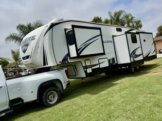2020 Bunkhouse Fifthwheel Trailer 