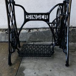 Vintage Singer Cast Iron Sewing Machine Base.