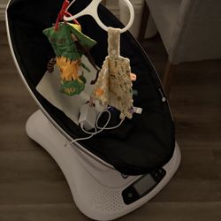 4moms MamaRoo Multi-Motion Baby Swing, Bluetooth Enabled with 5 Unique Motions, Black 