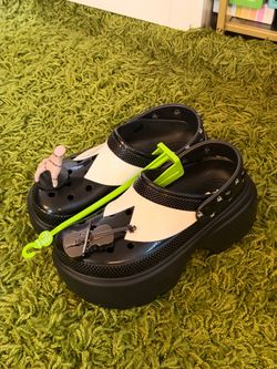Crocs Wednesday Stomp Clog Size W 8 M 6 brand new