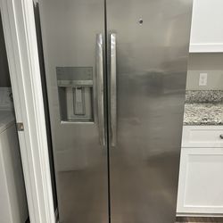 Fridgedaire Stainless Steel Refrigerator