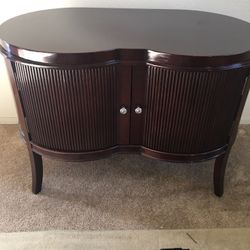 Console Table Entry