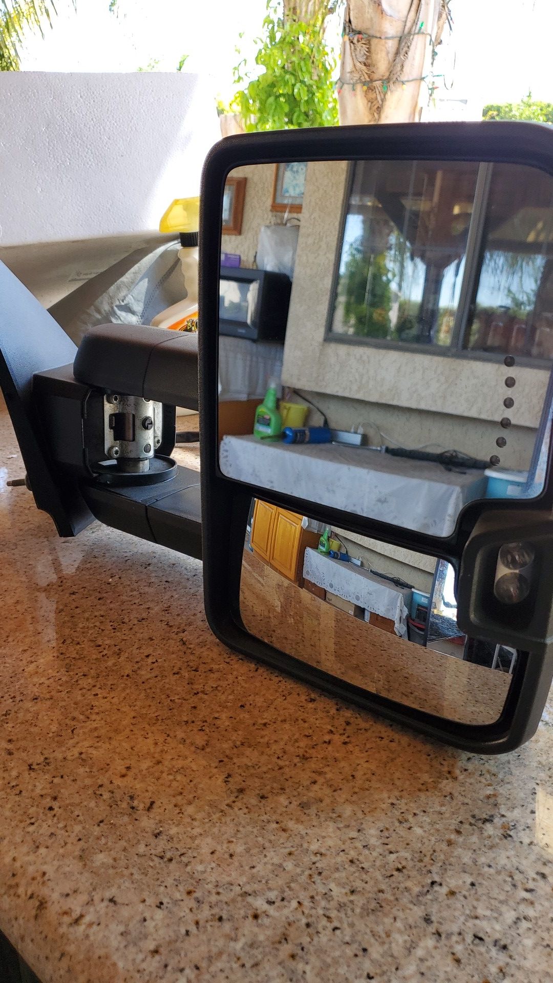 Chevy Silverado towing mirrors 2014 to 2018 passager mirror good for parts