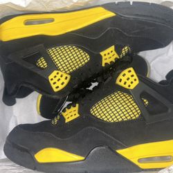 Jordan 4 Black Thunder
