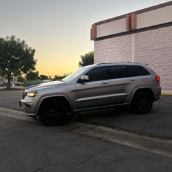 SUV Jeep Cherokee Rs Bmw X5 M Competition Audi Q7 Q5 Q8 TrackHawk Porsche Cayenne Macan Range Rover Dodge Durango Rt Hellcat Srt Chevy Tahoe 4X4 V8