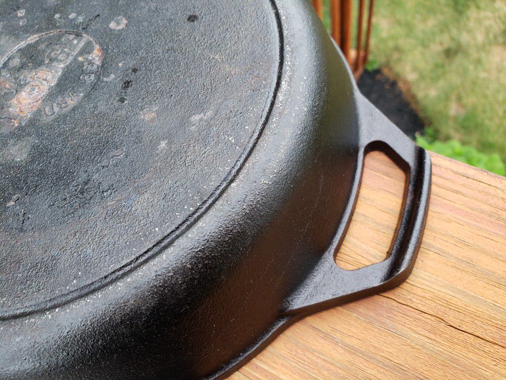 Vintage LODGE 10 Inch Cast Iron Frying Pan Skillet 8SK double handle & pour  lip