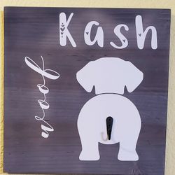Personalized leash hanger sign