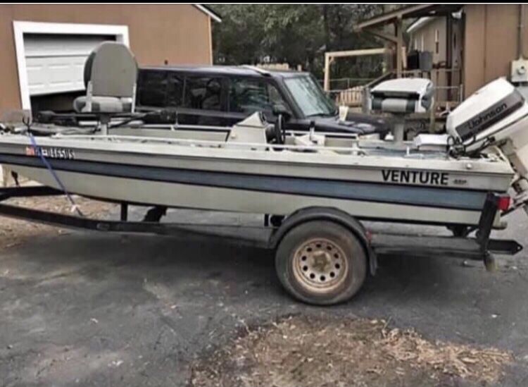 Photo Venture Bass Boat