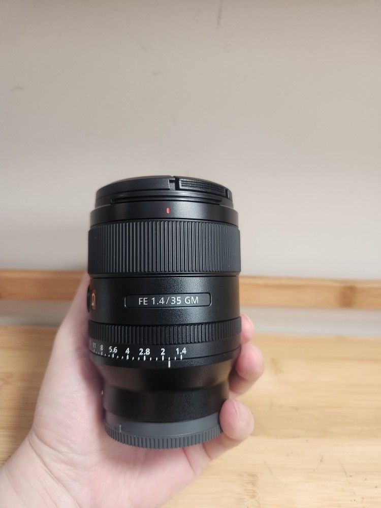 Sony FE 35mm f1.4 GM lens G Master