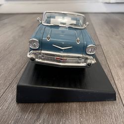 Diecast 1/18 scale Road Tough 1957 CHEVY BEL AIR Convertible 