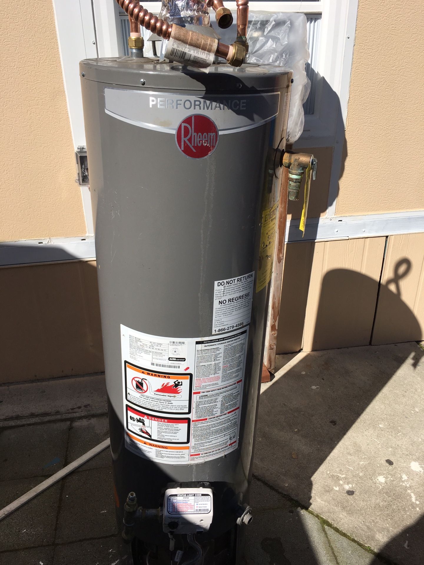 Semi-used like new water heater of 28 gallons