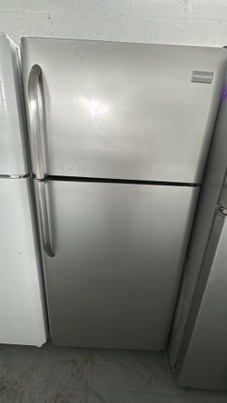 Frigidaire Top Freezer Refrigerator – Clean & Ready to Use
