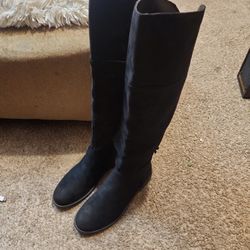 Size 10M Black Boots 