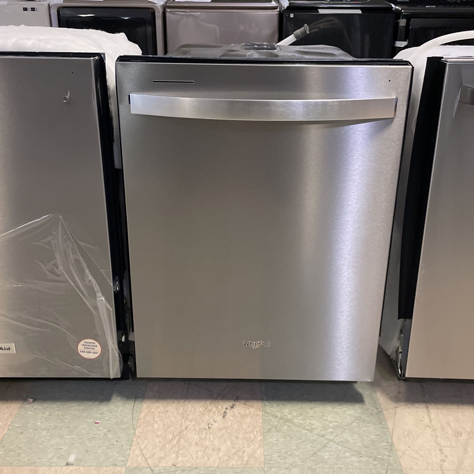 Whirlpool - 24" Top Control Built-In Dishwasher with Stainless Steel Tub, Large Capacity with Tall Top Rack, 50 dBA - Stainless steel Model:WDT740SALZ