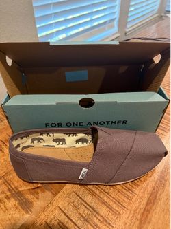 Women’s Toms shoes